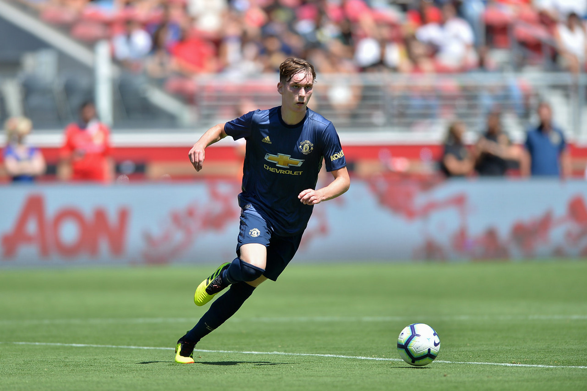 关于阿玛斯外租谢周三表现亮眼曼联决定推进此路径复刻阿玛斯的成功案例的信息