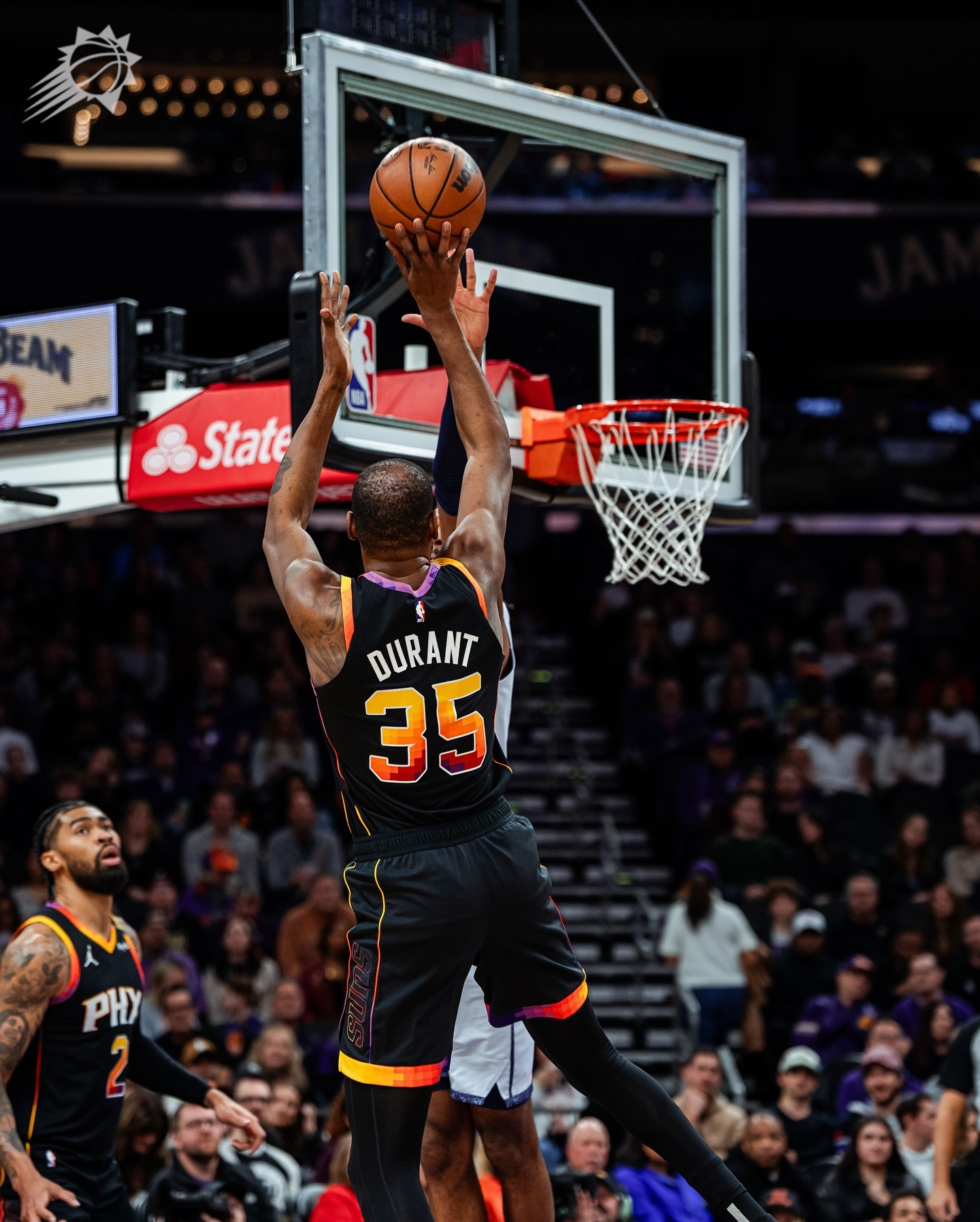 NBA常规赛老鹰客场124-122逆转太阳特雷-杨缺阵布克空砍27分的简单介绍  第2张