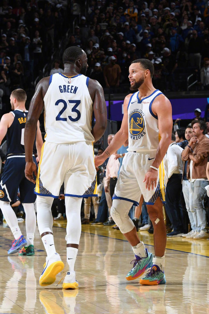 包含库里两战95分追平历史第一纪录与乔丹并列的词条