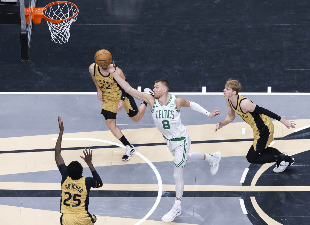 包含NBA常规赛凯尔特人客场111-107险胜魔术布朗27分班切罗空砍28分的词条