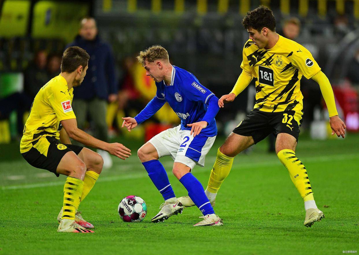 德科希望引进一名年轻后卫尽管巴萨几乎已经确定了最终阵容的简单介绍  第1张