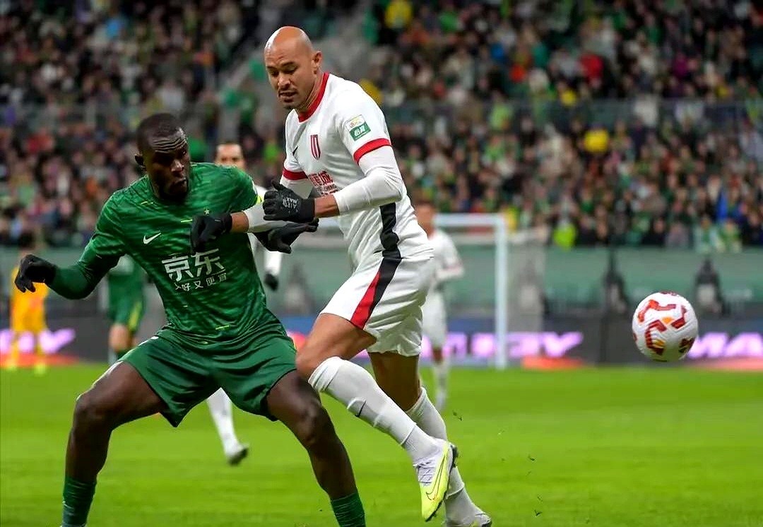 关于足协加大对“洋哨”的借用力度外籍裁判执法京鲁大战的信息