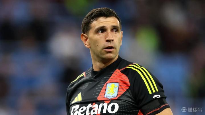 大马丁决定留在维拉球员曾与曼联有传闻的简单介绍