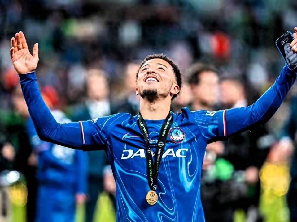 曝多特尚未计划签下桑乔球员薪资过高的简单介绍  第2张