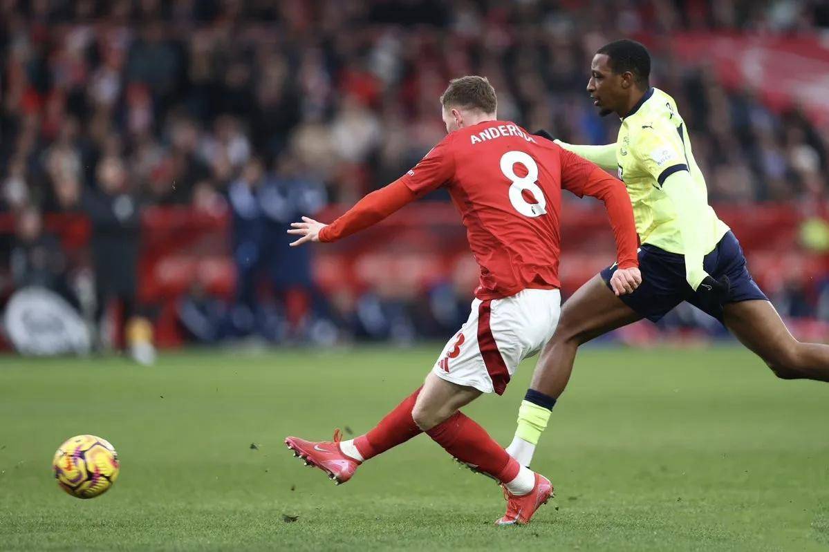 森林有意帕尔梅拉斯中场里奥斯曼联热刺等球队也在关注的简单介绍