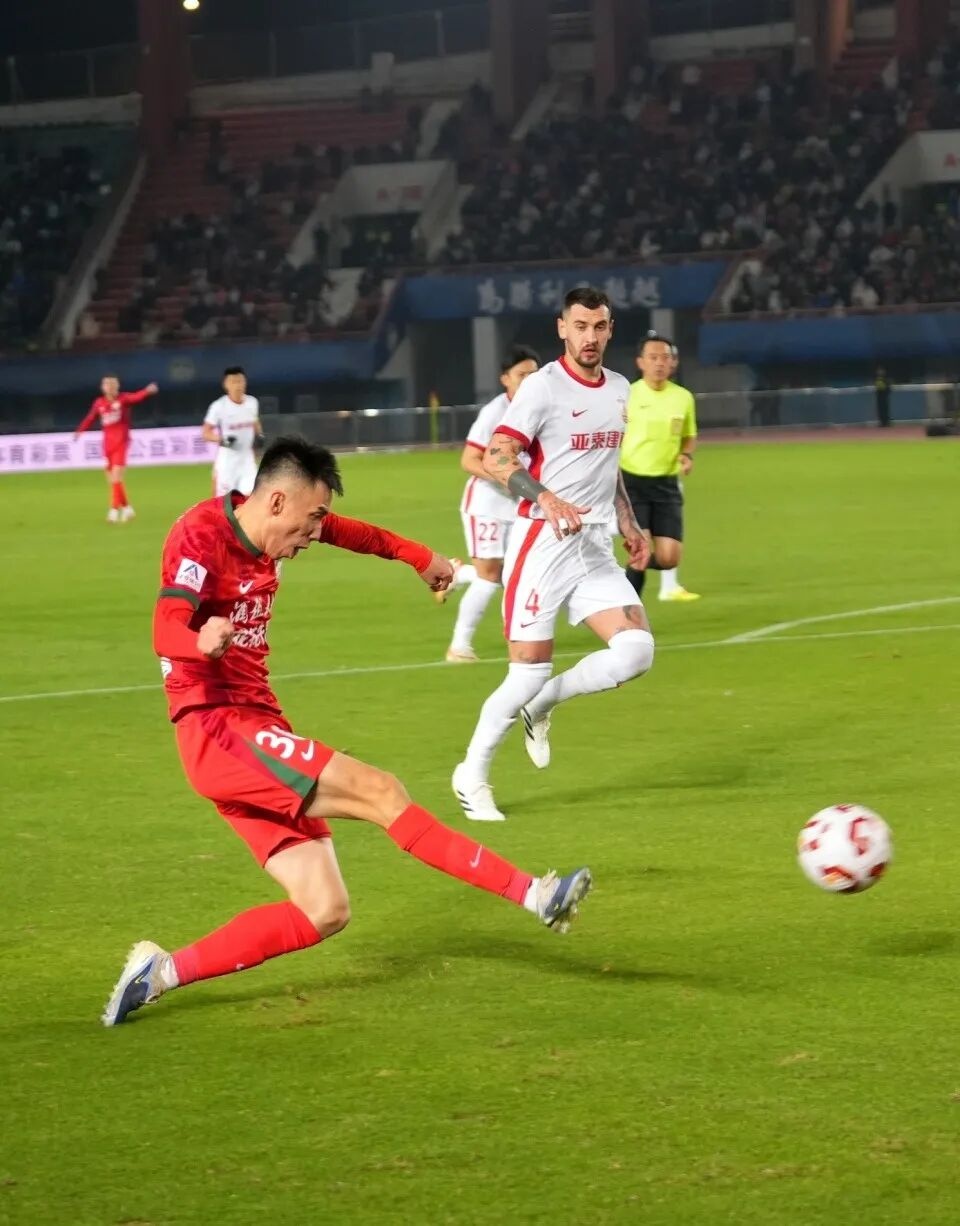 关于中超河南队2-0长春亚泰纳萨里奥破门马亚建功的信息  第2张