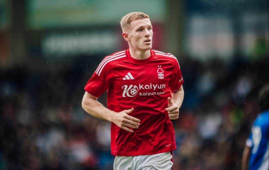 曼联不应续约卡塞米罗曼联必须在明夏让他离开的简单介绍