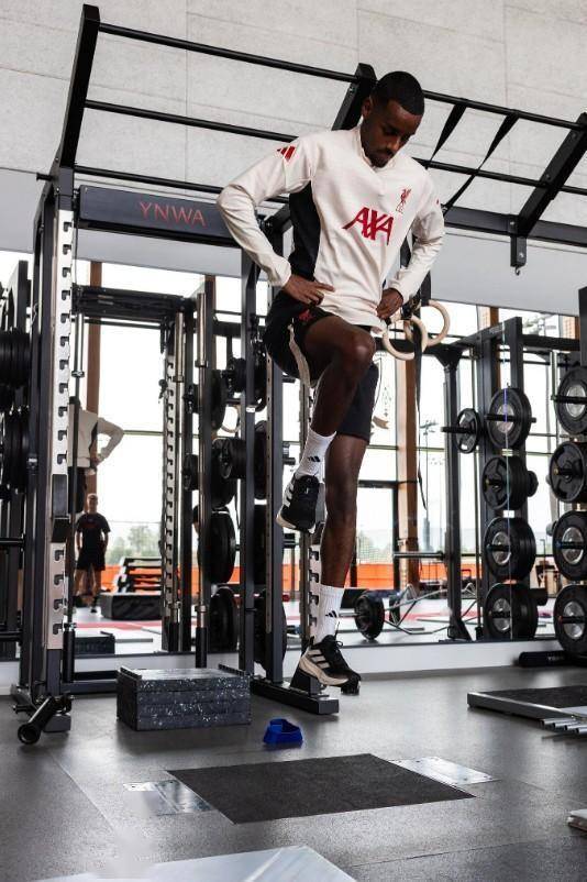 包含TA：利物浦未正式报价伊萨克球员单独进行训练的词条