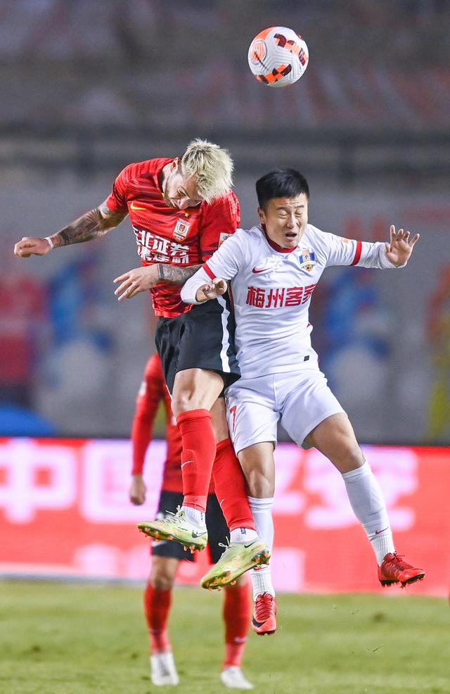 包含中超长春亚泰1-0梅州客家卡米洛破门制胜谭龙进球被吹的词条  第1张