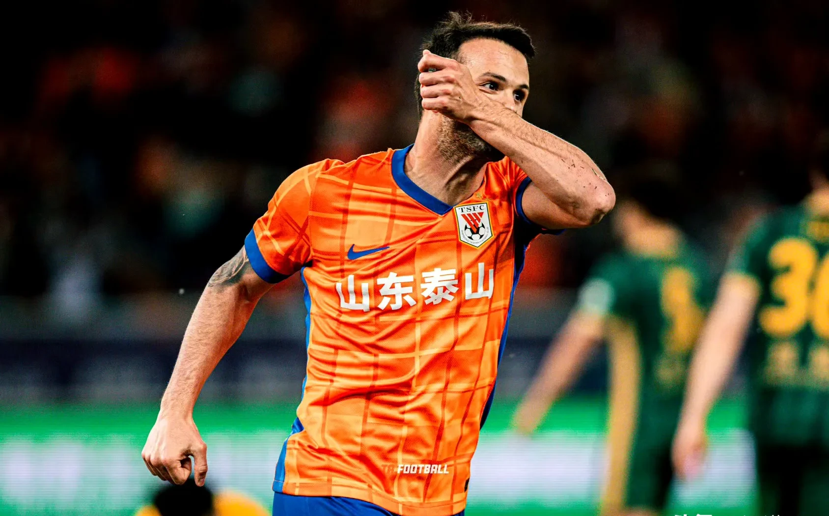 包含中超大连英博2-0山东泰山刘祝润破门拉布亚德传射建功的词条  第2张