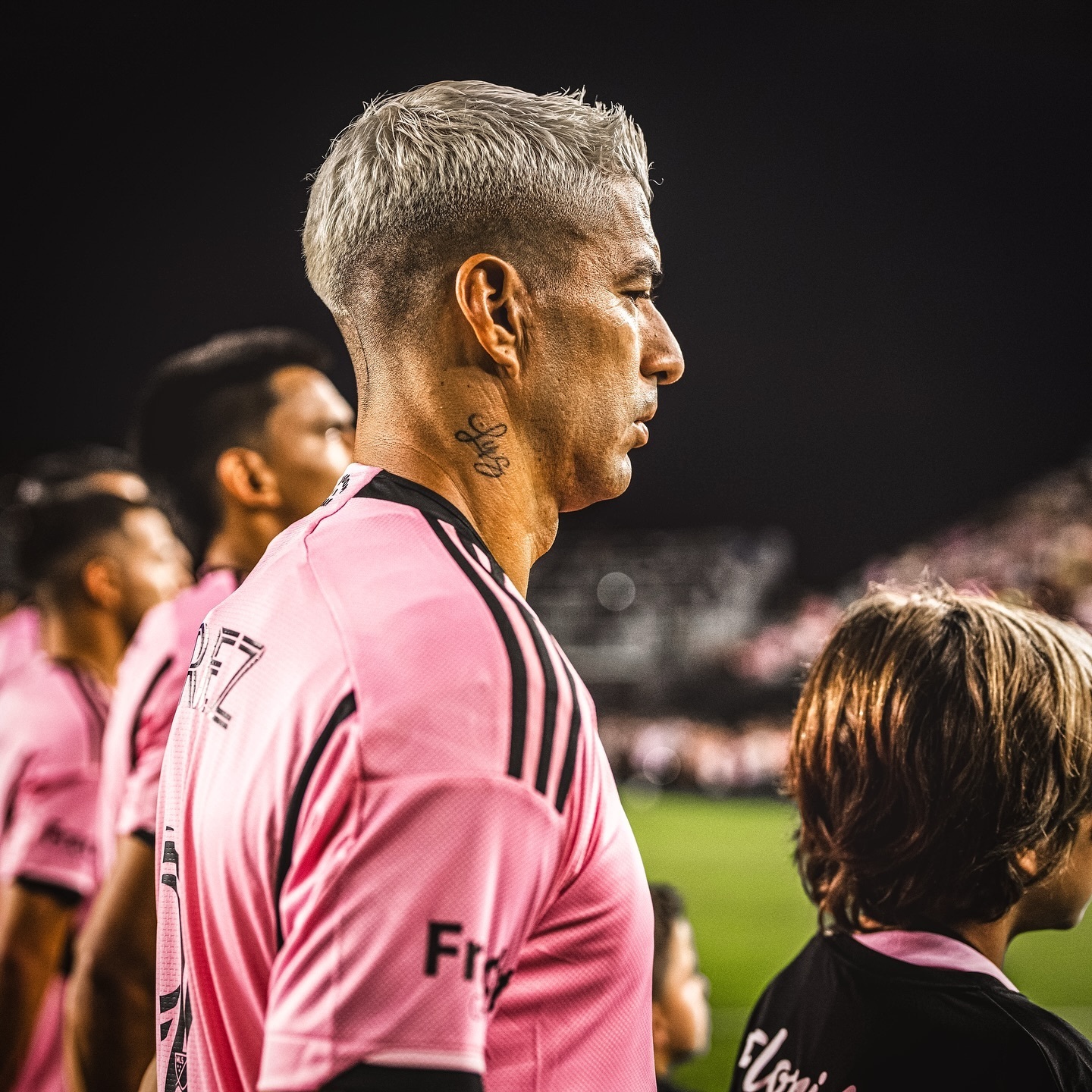 苏亚雷斯对工作人员吐口水将再次被禁赛的简单介绍  第2张