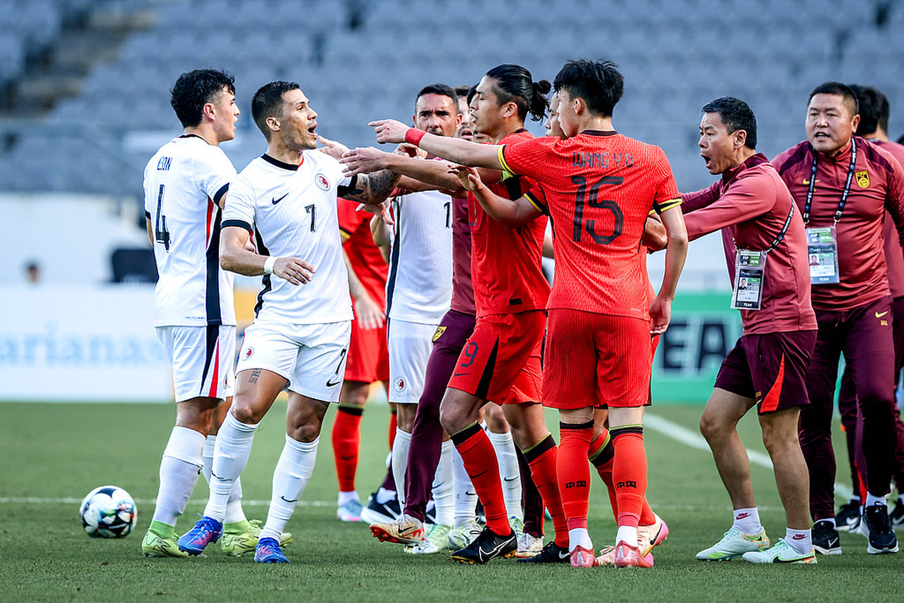 港队陈俊乐回应与国足冲突两队多次发生冲突