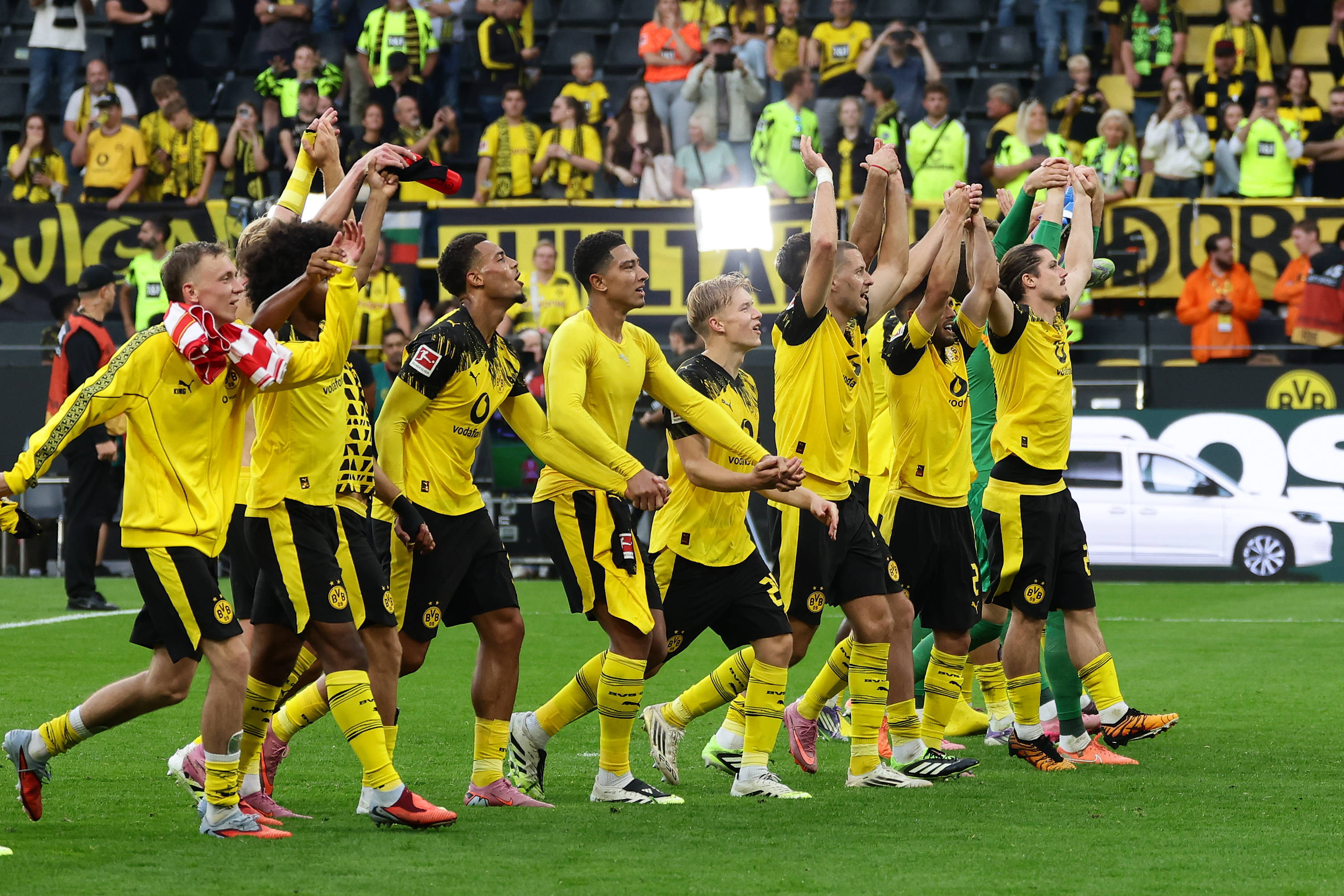 包含德甲柏林联合3-1门兴格拉德巴赫多克希梅开二度的词条