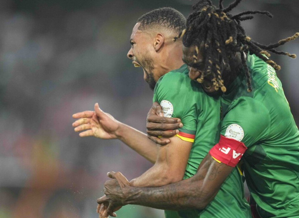 关于曼联再次接触大马丁奥纳纳和巴音迪尔面临危机的信息