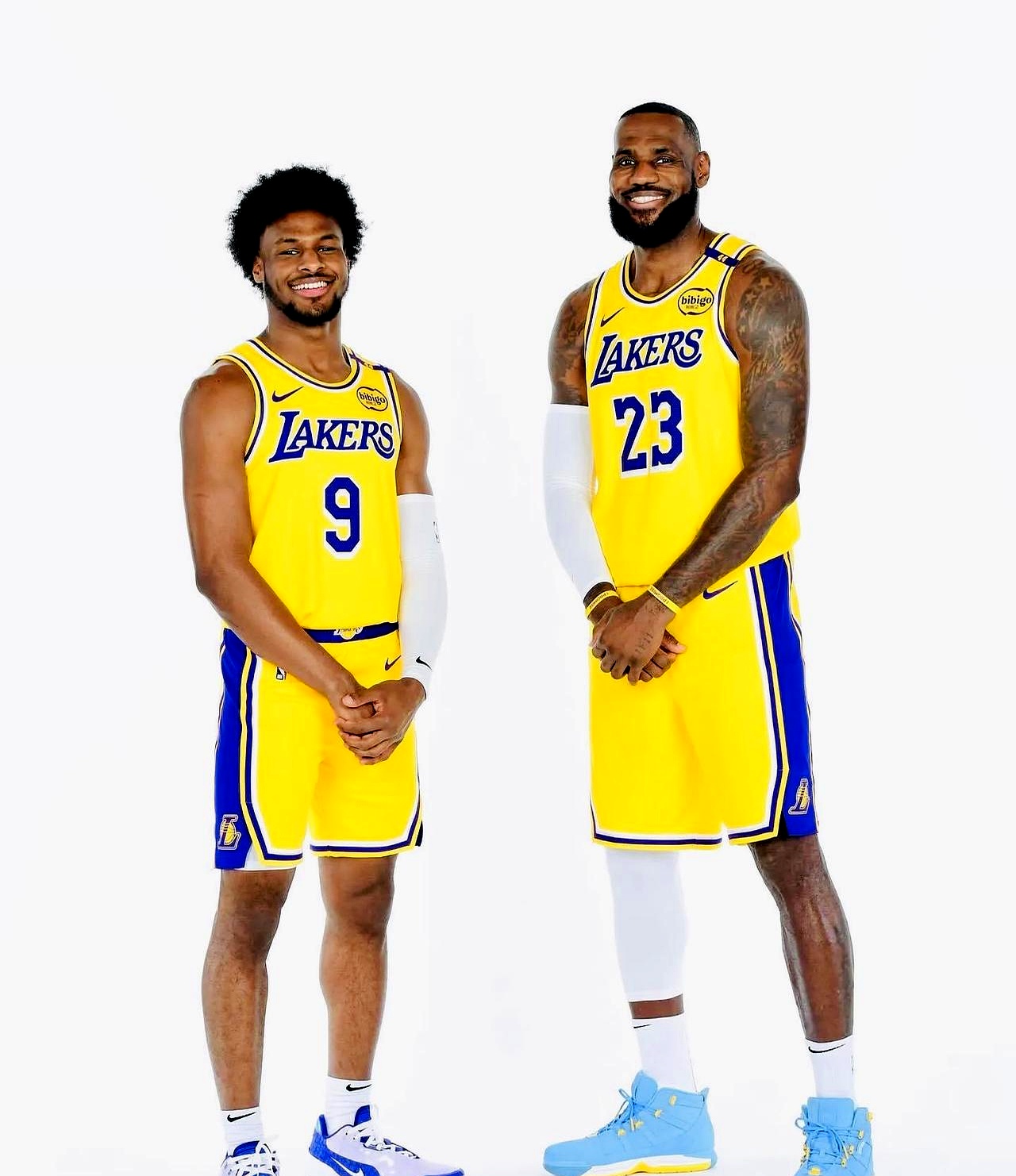 关于安东尼晒照身穿NBA巨星詹姆斯球衣球员今夏或离开曼联的信息 第1张 关于安东尼晒照身穿NBA巨星詹姆斯球衣球员今夏或离开曼联的信息 第1张