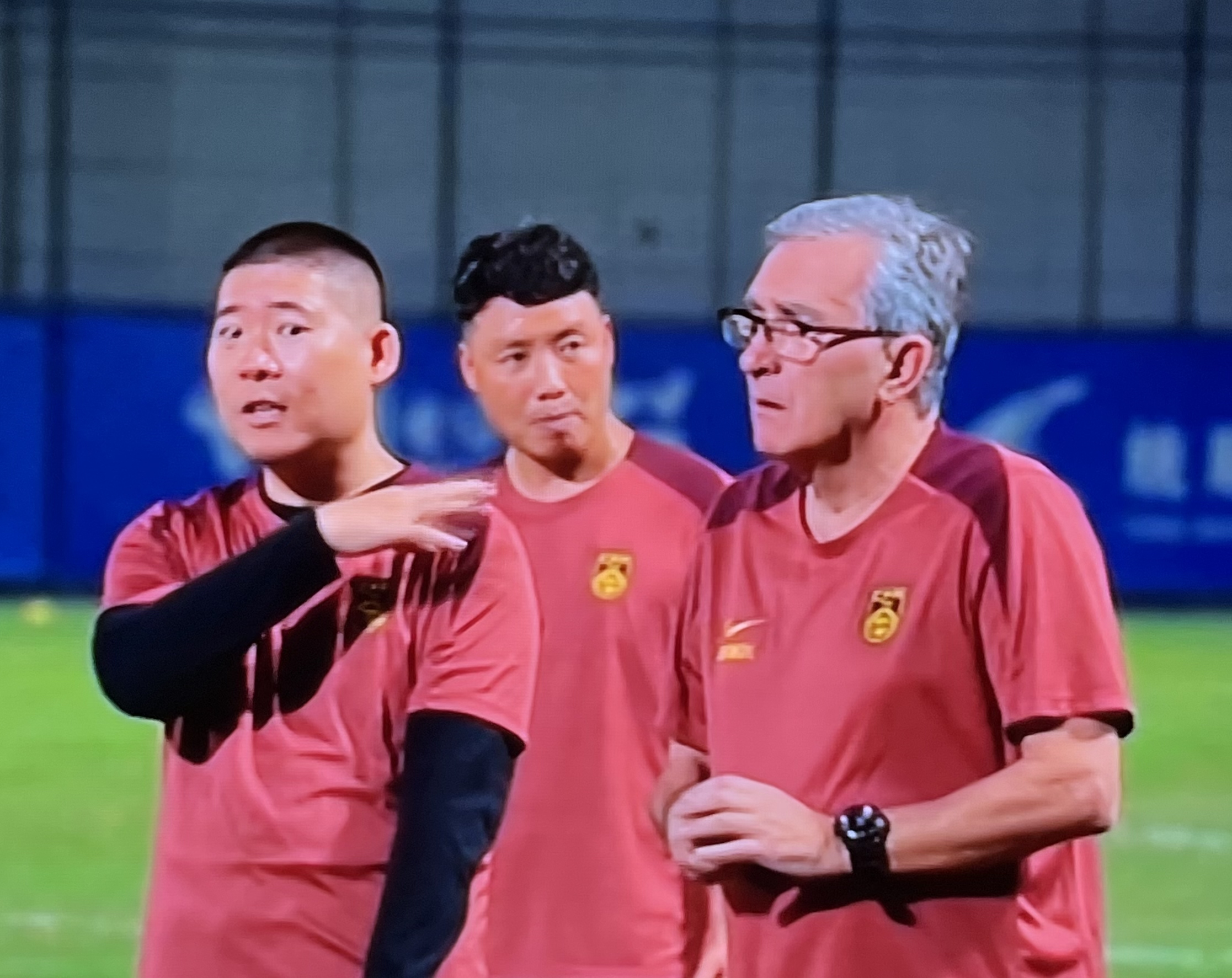 国足选帅风向突变转向本土教练  第2张