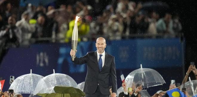 世界杯后齐达内有望接手法国队在德尚退休后回归教练席的简单介绍  第2张