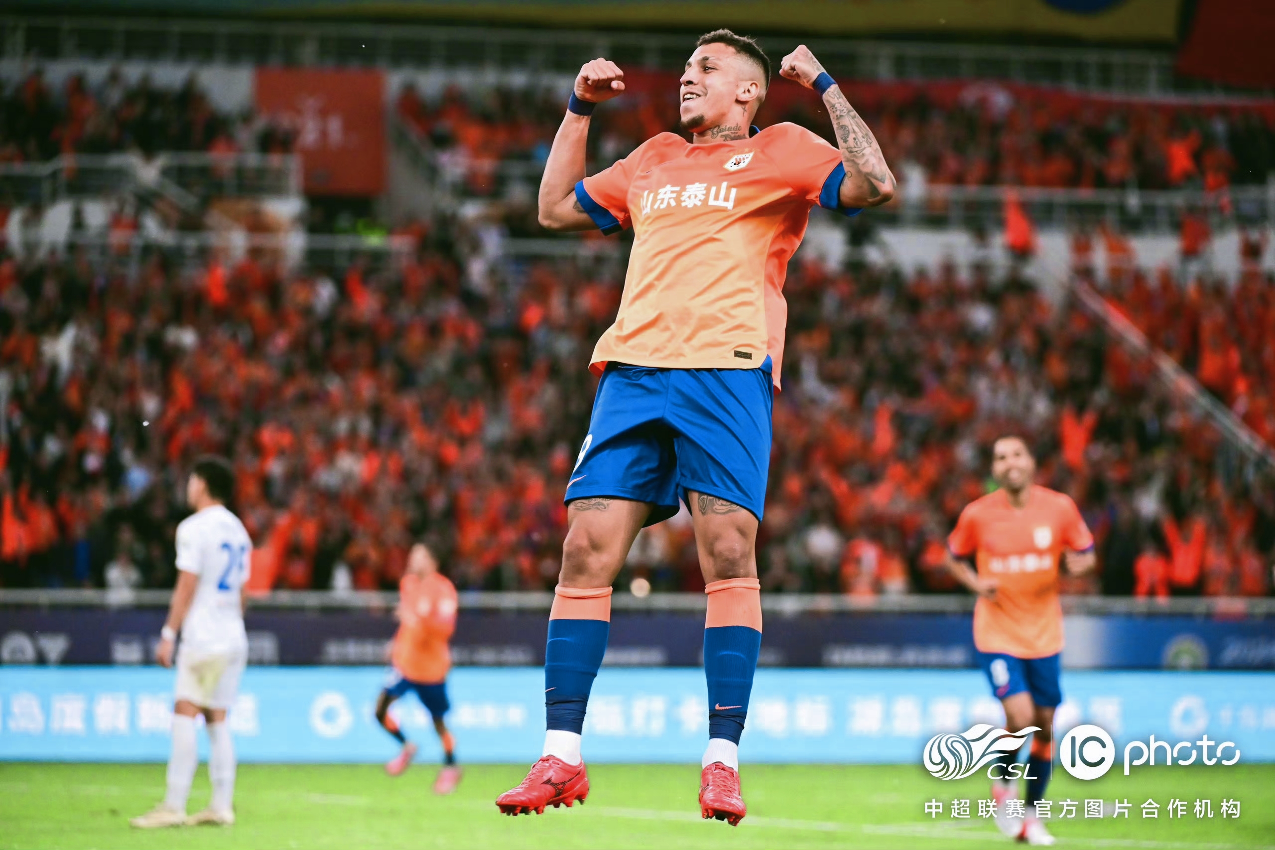 足协杯青岛红狮0-5山东泰山克雷桑双响建功陈蒲单刀破门的简单介绍 第2张 足协杯青岛红狮0-5山东泰山克雷桑双响建功陈蒲单刀破门的简单介绍 第2张