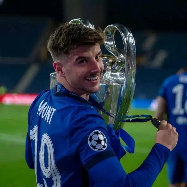 芒特无意离开曼联专注赛季备战  第1张