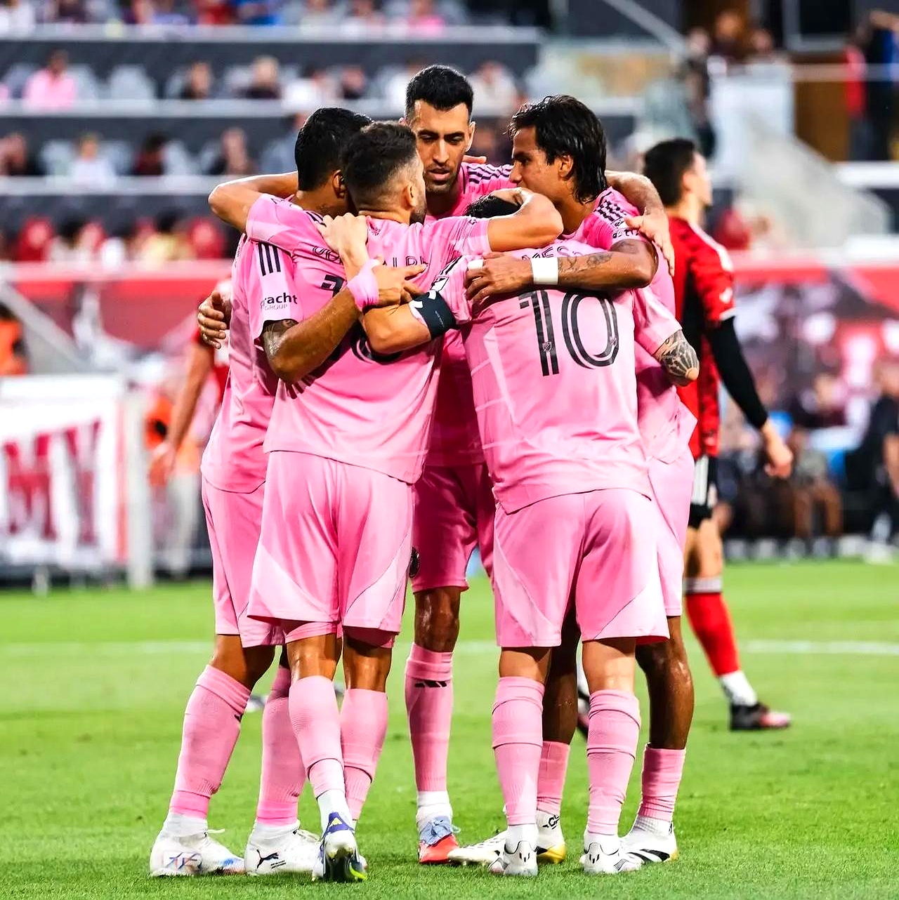 包含美职联球员薪水排名榜：梅西2045万美元最高孙兴慜第2的词条  第1张