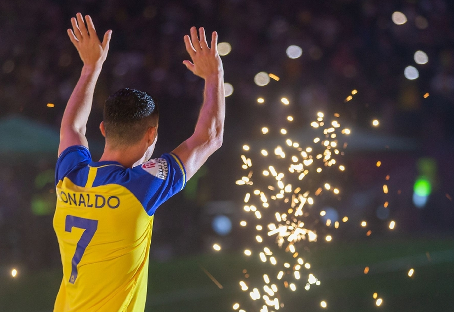 关于沙特超级杯首度移师香港共4支球队参赛的信息