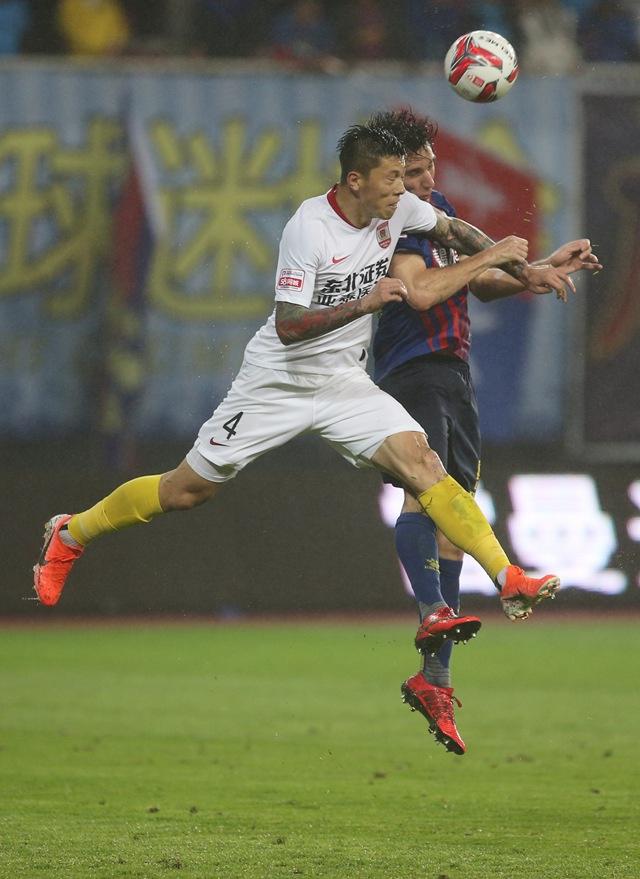 长春亚泰主场出现无人机被罚两万曾导致比赛中断的简单介绍  第1张