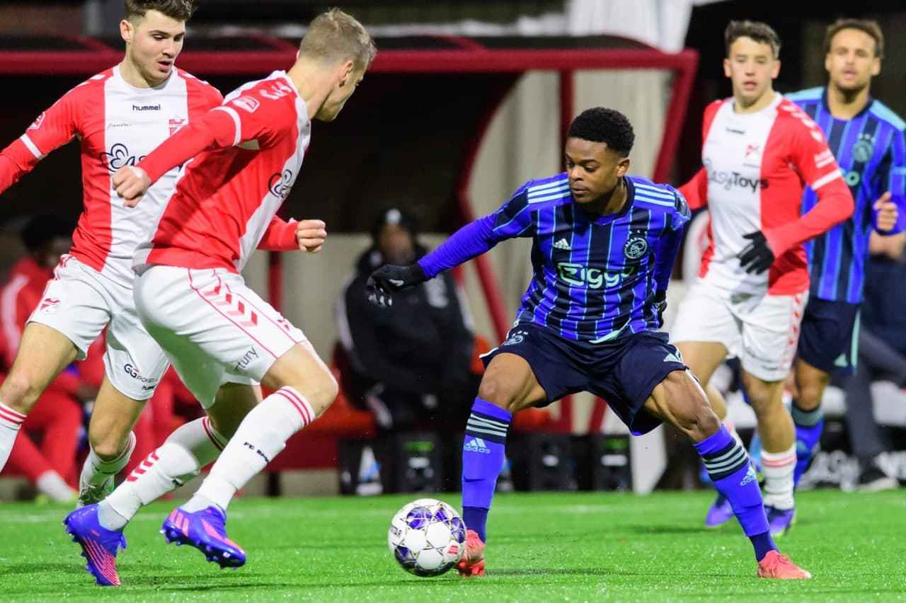 包含荷甲阿贾克斯VS海伦芬赛事预测韦格霍斯特并列射手榜第二的词条