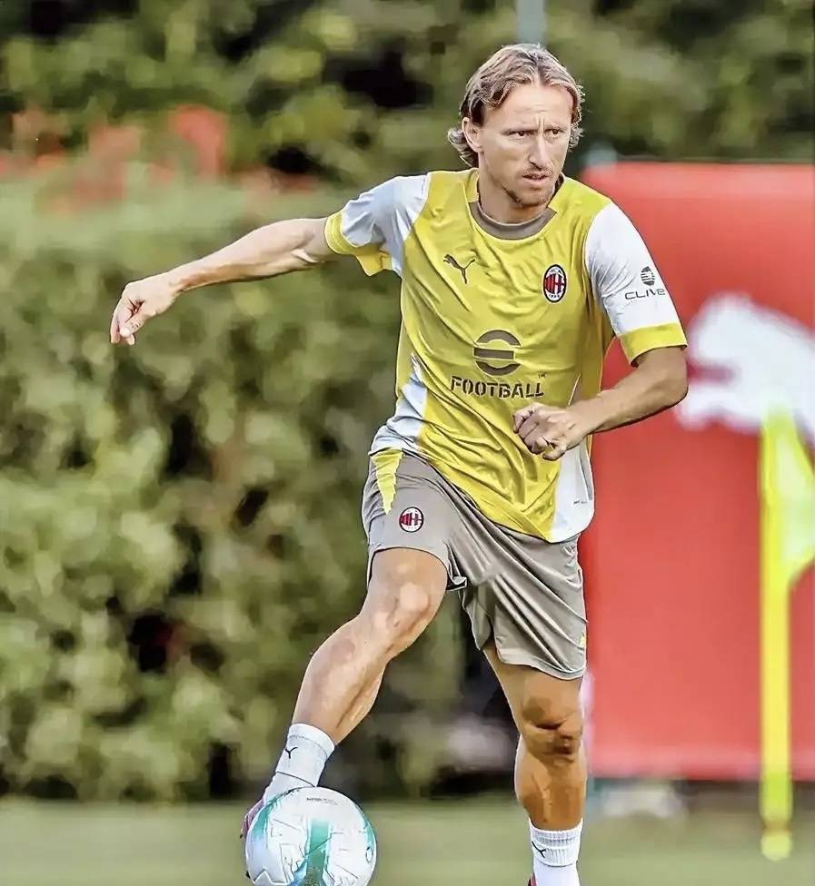 关于米兰考虑和莫德里奇续约一年莫德里奇在意甲继续展现了出色的状态的信息