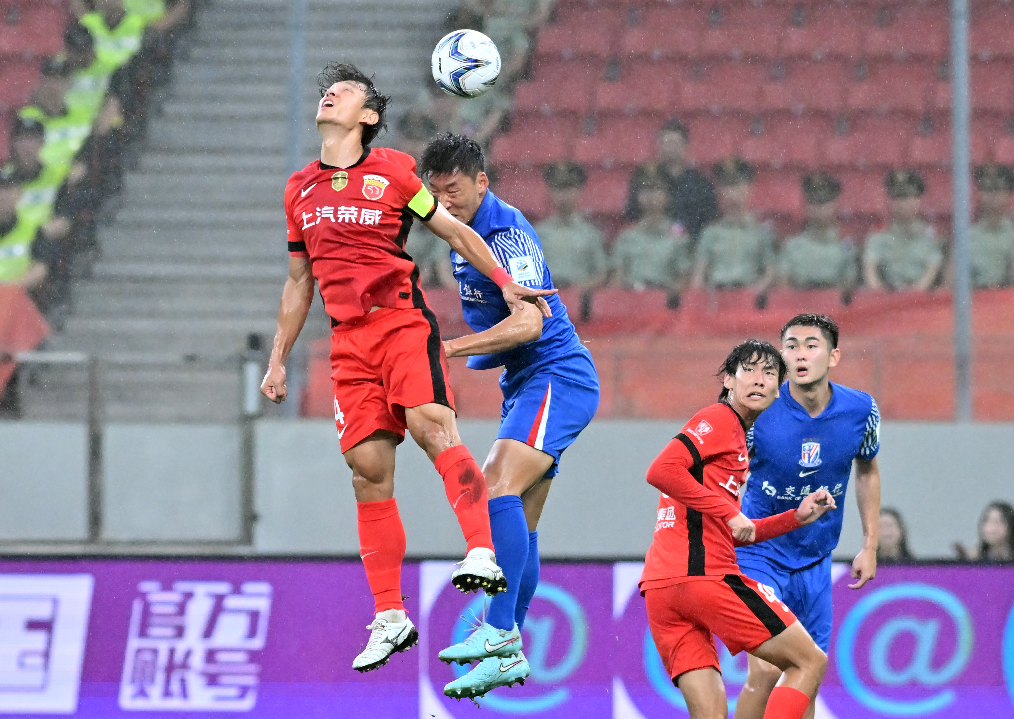 关于水晶宫有意租借黄喜灿球员在狼队的处境变得复杂的信息 第1张 关于水晶宫有意租借黄喜灿球员在狼队的处境变得复杂的信息 第1张