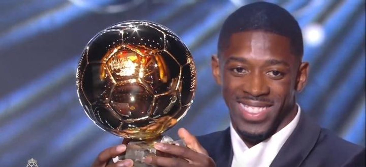 登贝莱社媒晒肩扛欧超杯奖杯照片球员当选全场最佳的简单介绍