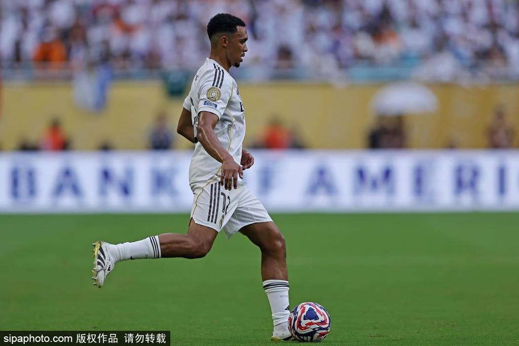 阿诺德迎来加盟皇马首次助攻今夏刚刚加盟的简单介绍  第1张