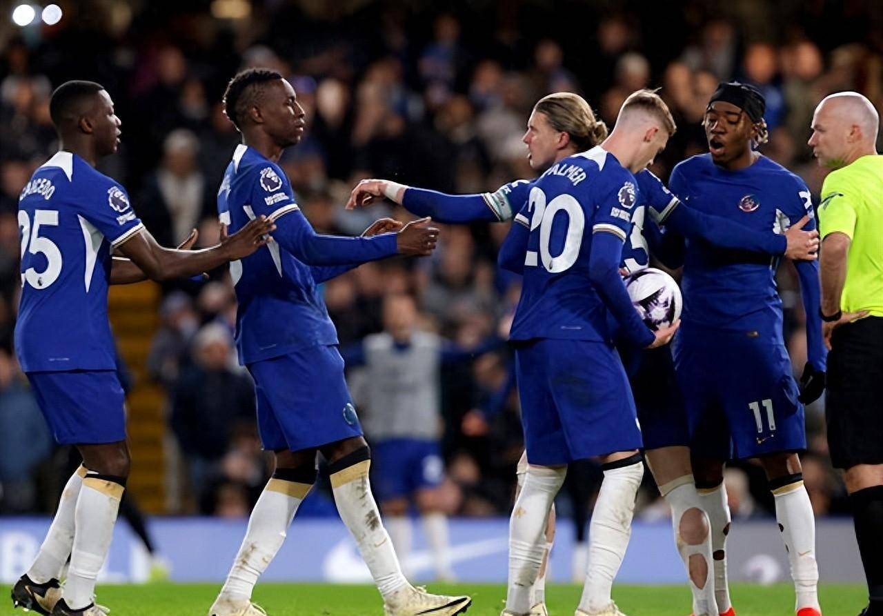 包含切尔西前锋杰克逊被禁赛两场此前因暴力犯规被红牌罚下的词条  第1张