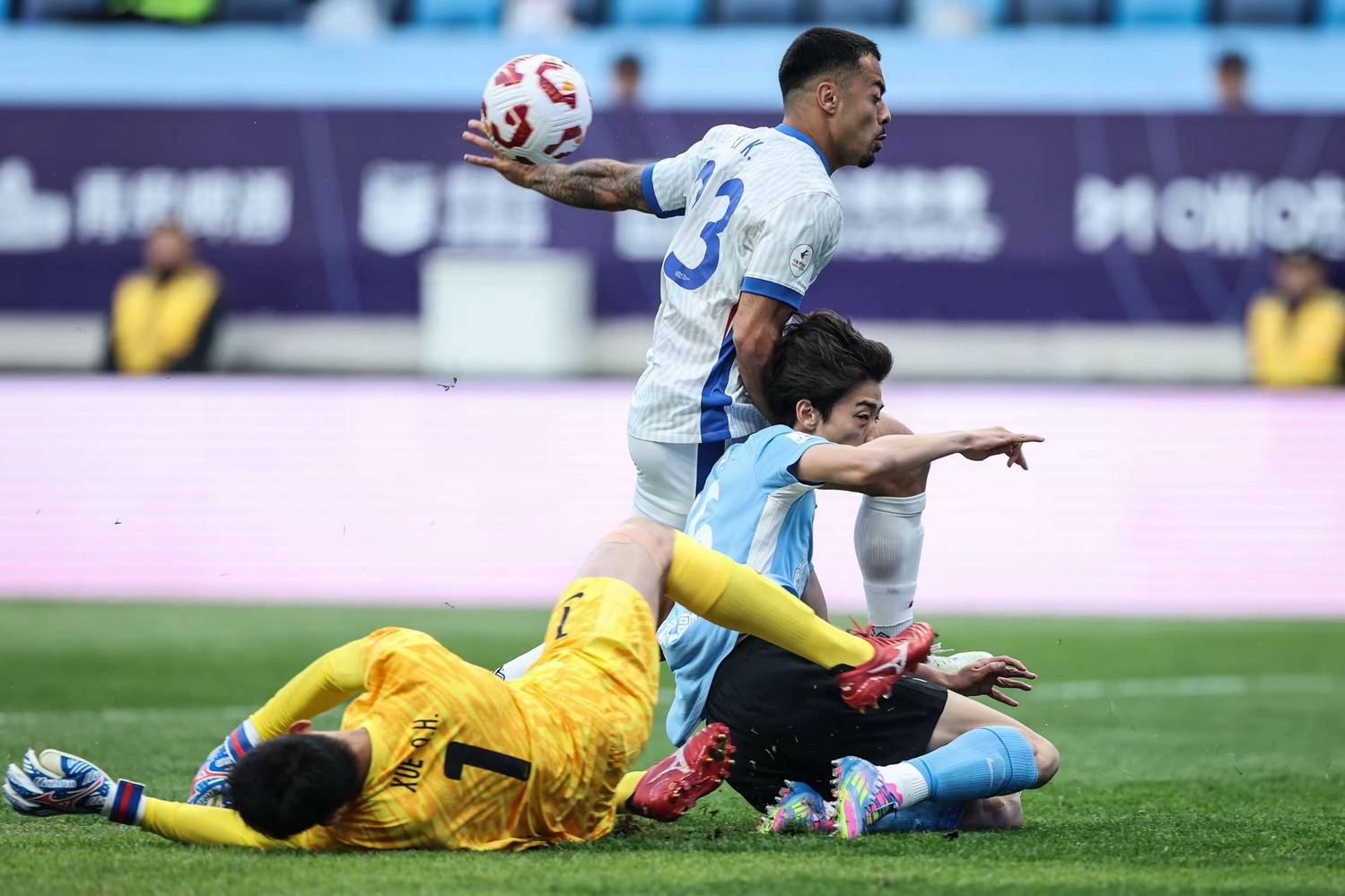 中超上海申花2-2大连英博吴曦破门+造点路易斯绝平的简单介绍